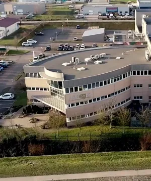 <p class="font-s">Des espaces de formation dédiés<br />
et équipés pour la pratique.</p>
