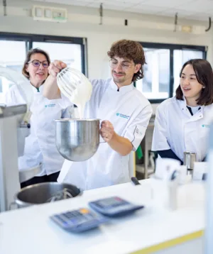 <p class="font-s">Des formations réalisables dans le monde</p>
